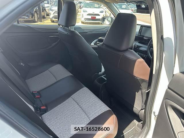 Toyota YARIS CROSS 2021-06 8223255-18
