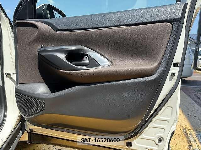 Toyota YARIS CROSS 2021-06 8223255-19