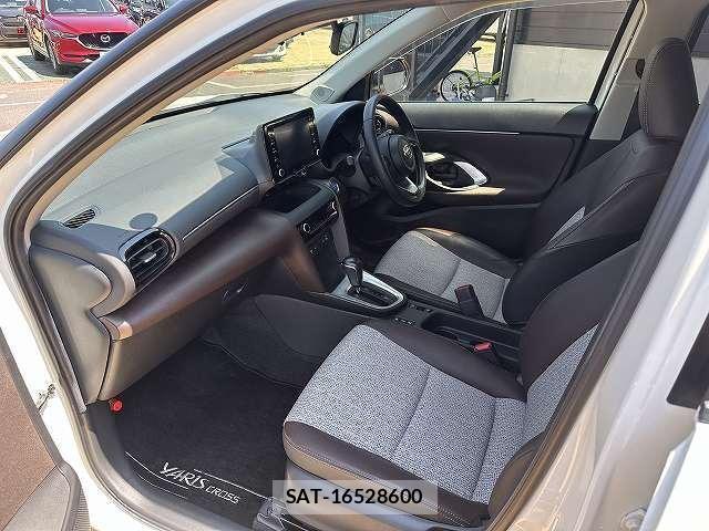Toyota YARIS CROSS 2021-06 8223255-7