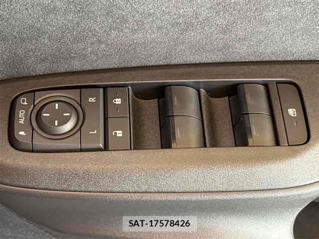 Toyota YARIS CROSS 2026-04 8224596-10