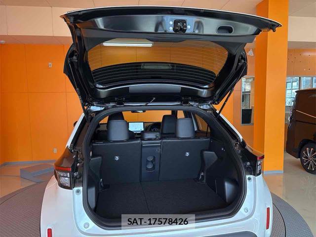 Toyota YARIS CROSS 2026-04 8224596-18