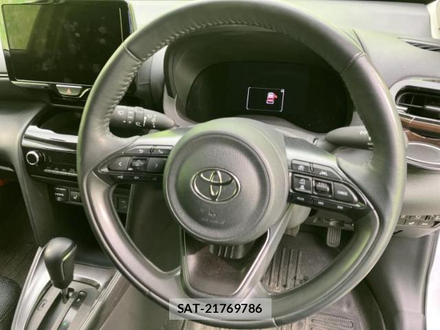 Toyota YARIS CROSS 2024-04 8225459-15