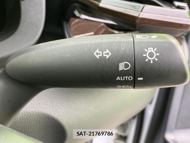 Toyota YARIS CROSS 2024-04 8225459-16