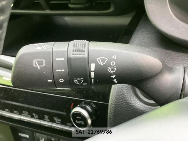 Toyota YARIS CROSS 2024-04 8225459-17