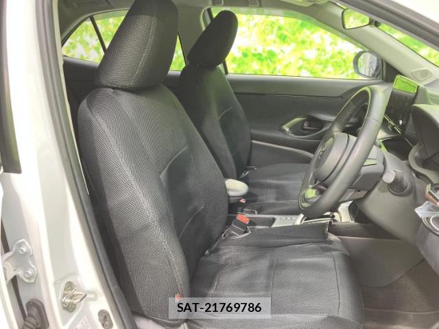 Toyota YARIS CROSS 2024-04 8225459-3