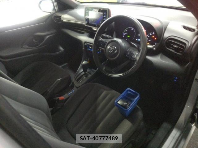 Toyota YARIS 2021-06 8217002-2
