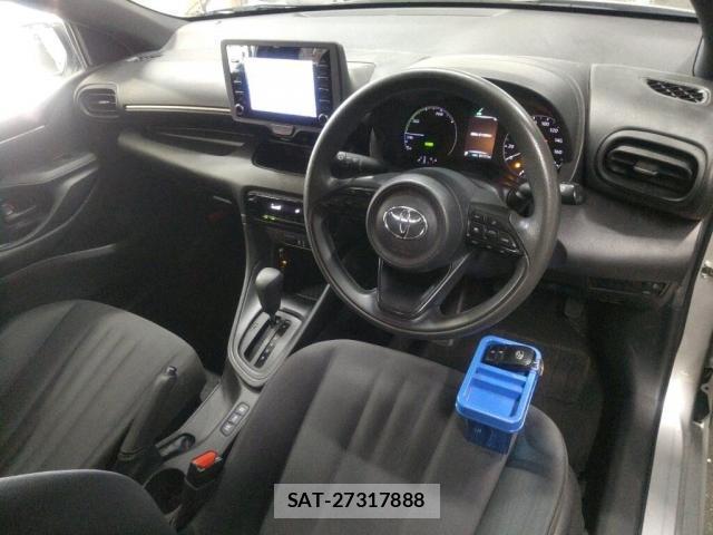 Toyota YARIS 2021-07 8217054-2
