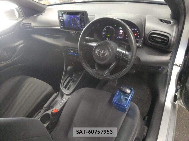Toyota YARIS 2021-07 8217056-2