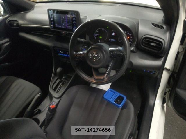 Toyota YARIS 2022-07 8217074-2