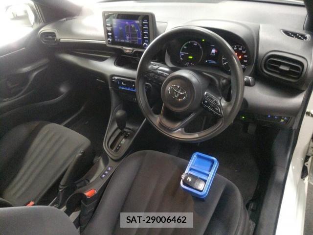 Toyota YARIS 2022-07 8217075-2