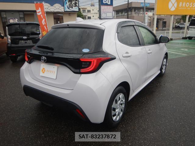 Toyota YARIS 2020-09 8217182-11