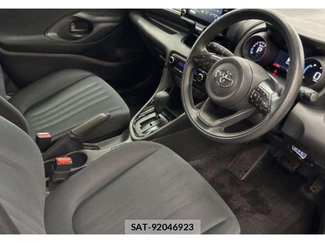 Toyota YARIS 2023-03 8217522-2