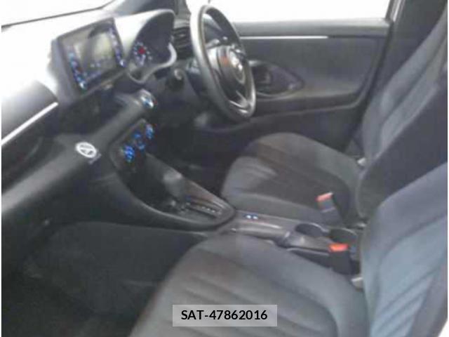 Toyota YARIS 2022-04 8217631-2