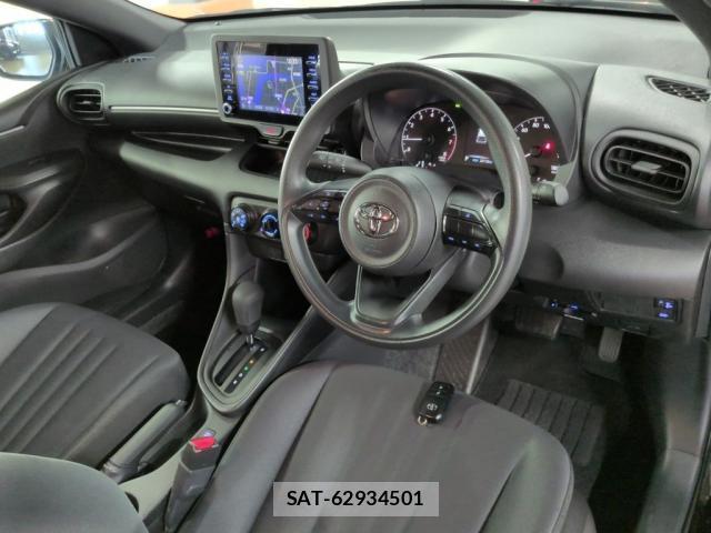 Toyota YARIS 2022-07 8217753-2