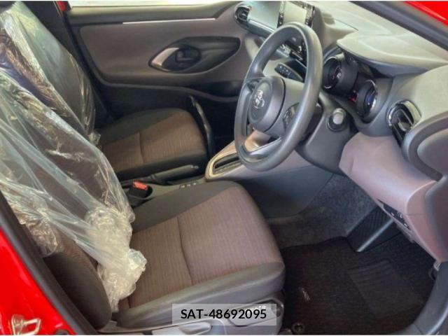 Toyota YARIS 2020-06 8217856-2