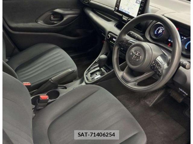 Toyota YARIS 2023-03 8217943-2