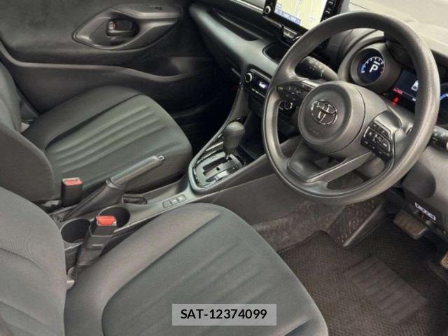 Toyota YARIS 2023-03 8217949-2