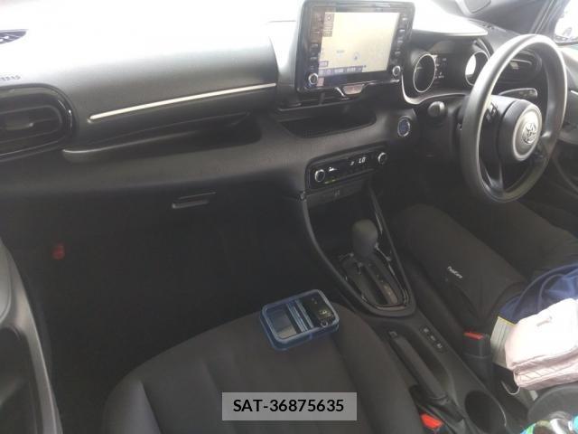 Toyota YARIS 2023-06 8218083-2