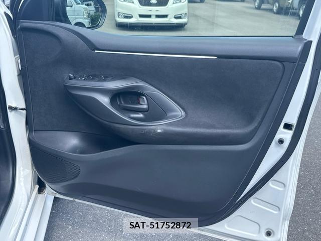 Toyota YARIS 2023-07 8218422-17