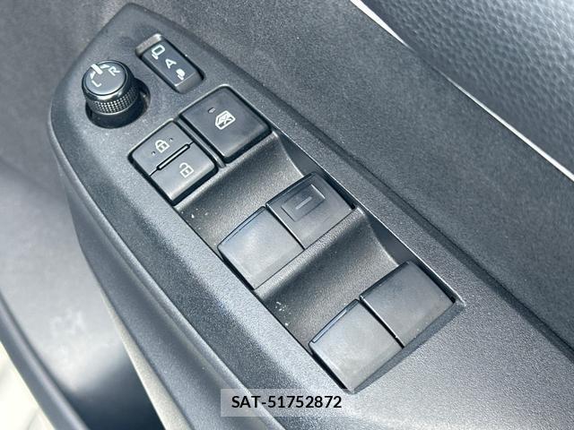 Toyota YARIS 2023-07 8218422-18