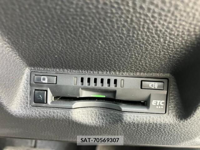 Toyota YARIS 2023-08 8218921-12