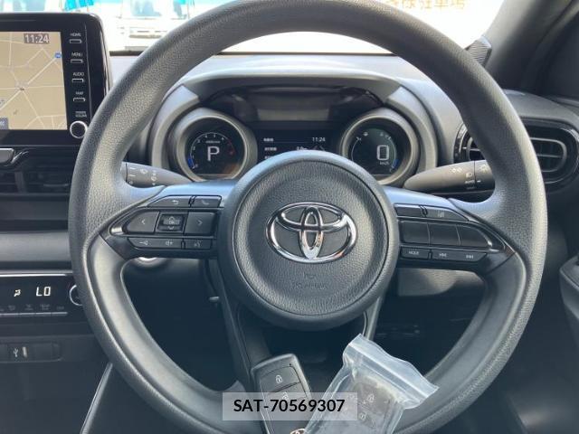 Toyota YARIS 2023-08 8218921-13