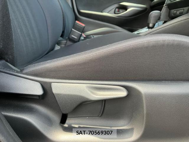 Toyota YARIS 2023-08 8218921-15