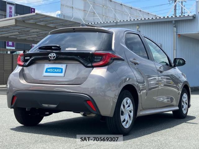 Toyota YARIS 2023-08 8218921-2