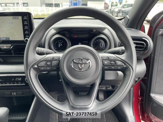 Toyota YARIS 2023-08 8219933-12