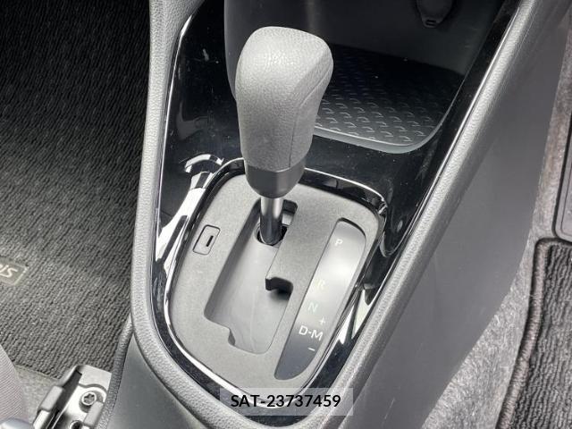 Toyota YARIS 2023-08 8219933-15