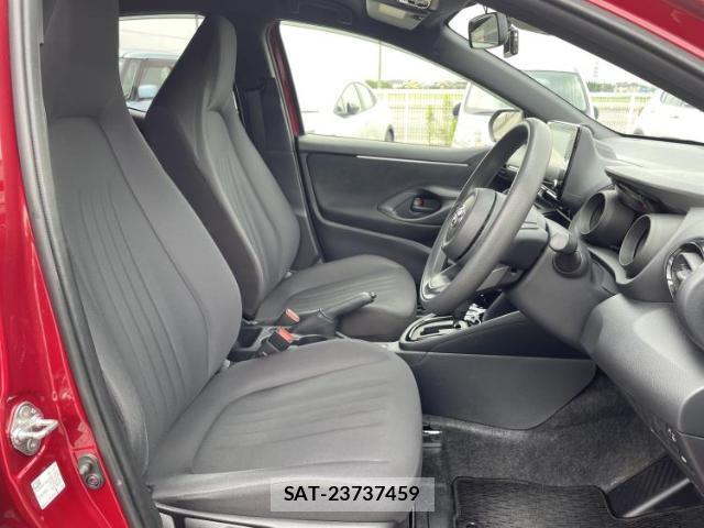 Toyota YARIS 2023-08 8219933-3