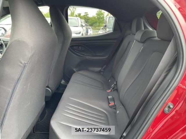 Toyota YARIS 2023-08 8219933-6