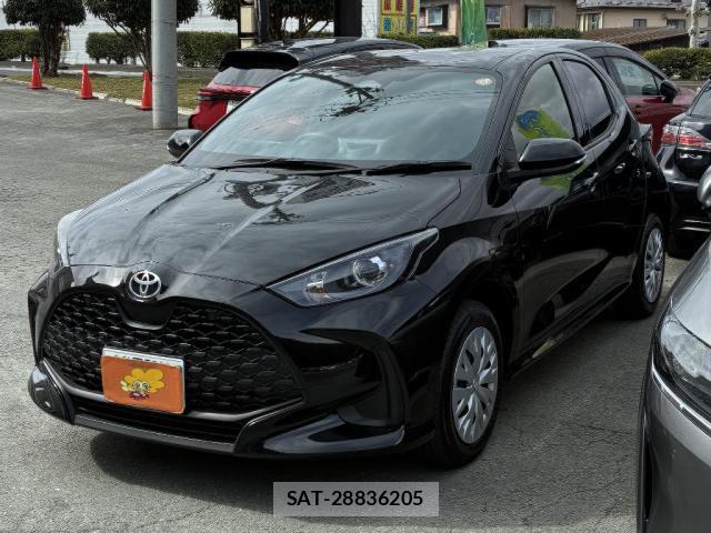Toyota YARIS 2025-04 8220450-0