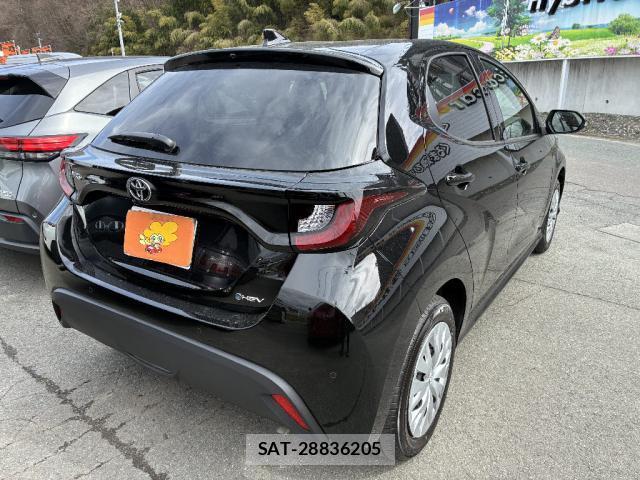 Toyota YARIS 2025-04 8220450-1