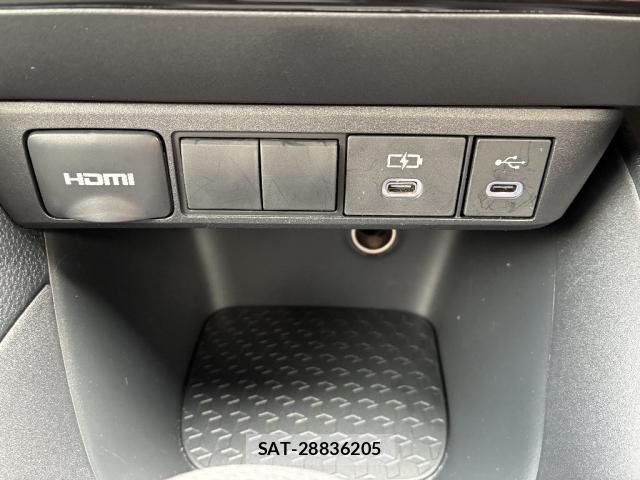 Toyota YARIS 2025-04 8220450-11