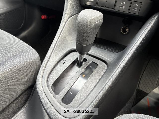 Toyota YARIS 2025-04 8220450-12