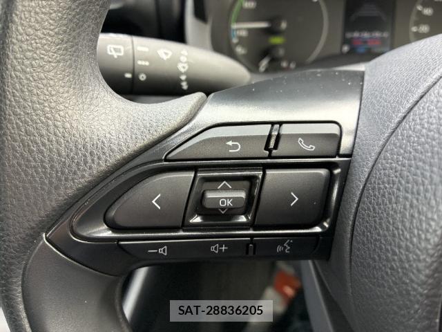 Toyota YARIS 2025-04 8220450-16