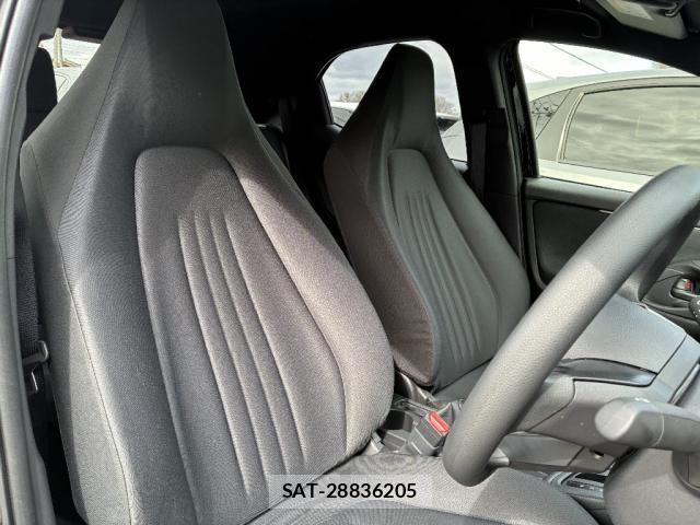 Toyota YARIS 2025-04 8220450-3