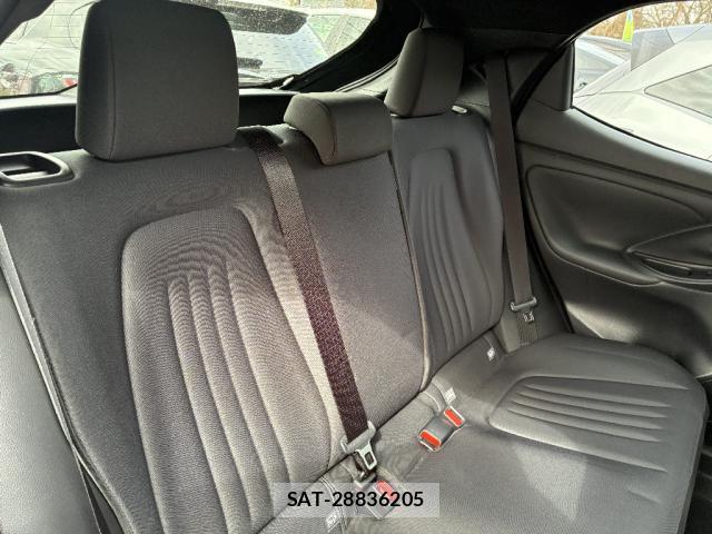 Toyota YARIS 2025-04 8220450-5