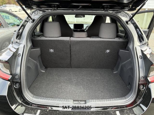 Toyota YARIS 2025-04 8220450-6