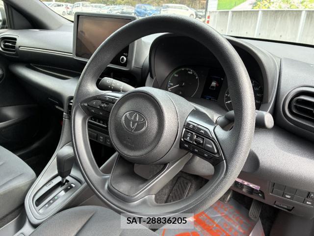 Toyota YARIS 2025-04 8220450-7