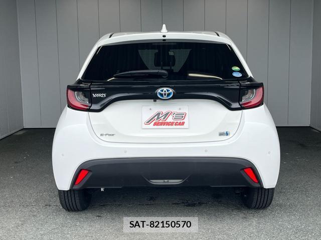 Toyota YARIS 2021-02 8220493-17