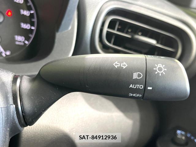 Toyota YARIS 2021-08 8220867-6