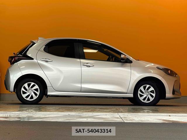 Toyota YARIS 2020-04 8221039-10