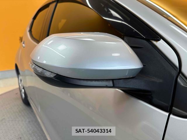 Toyota YARIS 2020-04 8221039-12