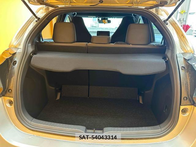 Toyota YARIS 2020-04 8221039-18