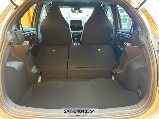 Toyota YARIS 2020-04 8221039-19