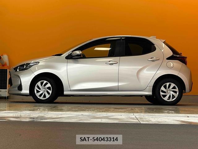 Toyota YARIS 2020-04 8221039-6