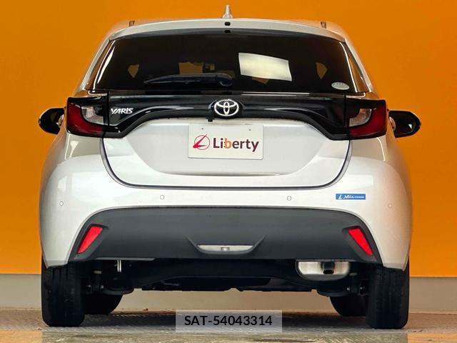 Toyota YARIS 2020-04 8221039-8