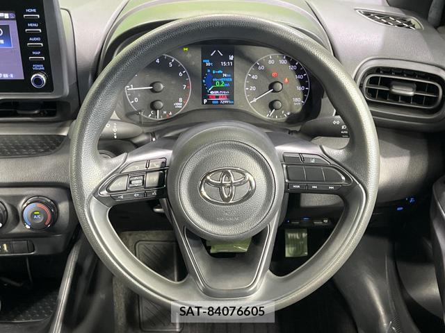 Toyota YARIS 2022-01 8221583-10
